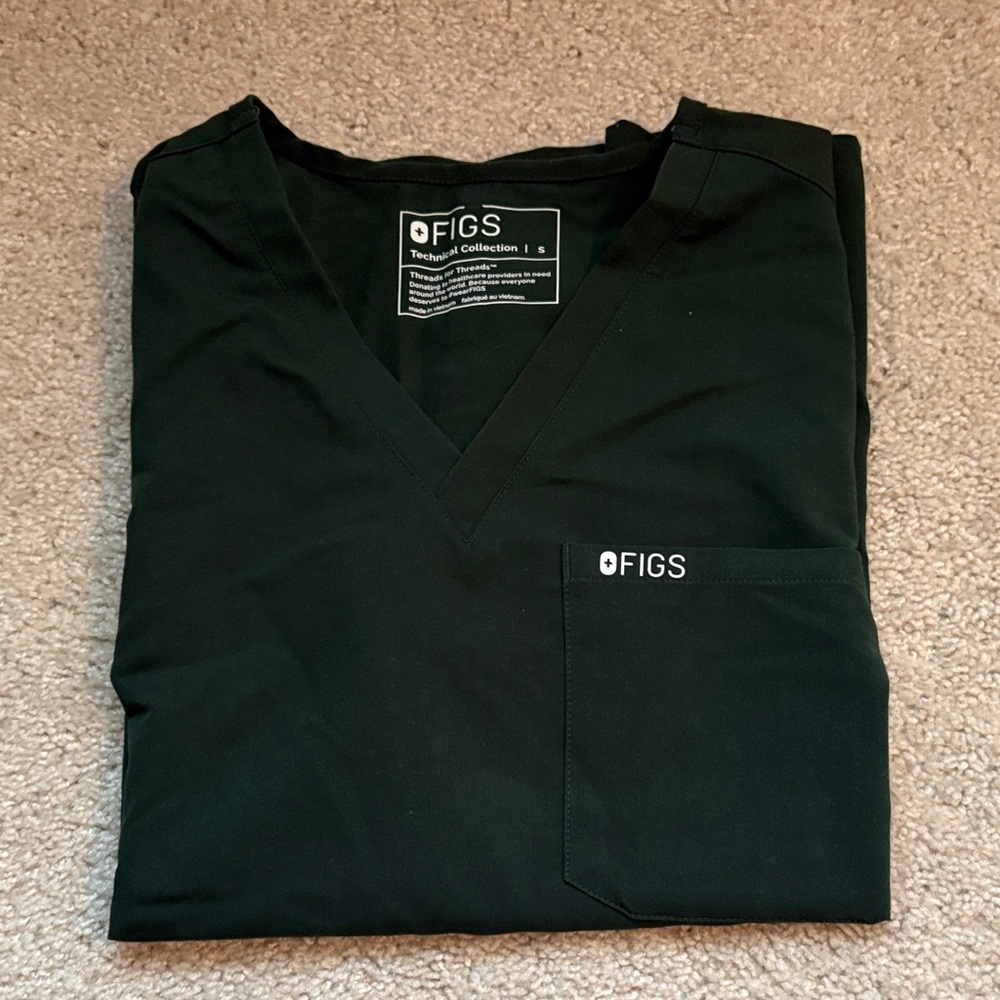 Figs racing green Catarina one pocket scrub top
